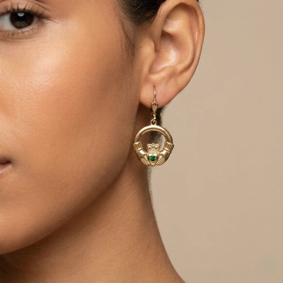 Claddagh Leverback Earrings Gold Tone With Green Stone Accent Lightweight Jewelr - Picture 2 of 7